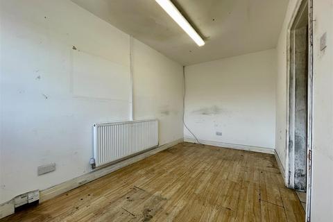 Workshop & retail space to rent, Bestwood Road, Brookhill Industrial Estate, Pinxton