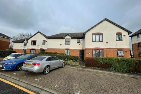 1 bedroom apartment to rent, David Close, Harlington UB3