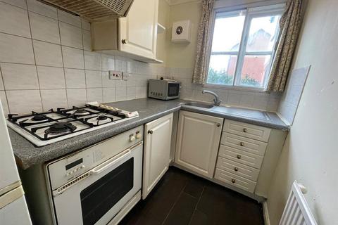 1 bedroom apartment to rent, David Close, Harlington UB3