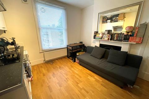 Flat to rent, Wilberforce Road, Finsbury Park, N4