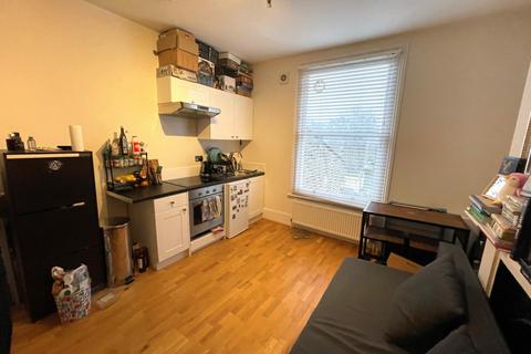 Flat to rent, Wilberforce Road, Finsbury Park, N4