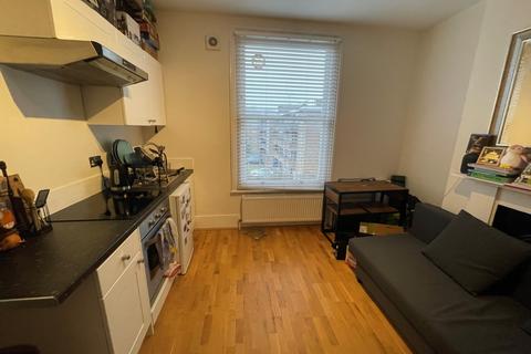 Flat to rent, Wilberforce Road, Finsbury Park, N4