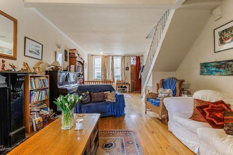 42 Winchester Road, Twickenham, TW1 1LF