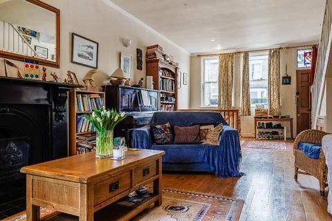 42 Winchester Road, Twickenham, TW1 1LF