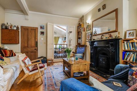 42 Winchester Road, Twickenham, TW1 1LF