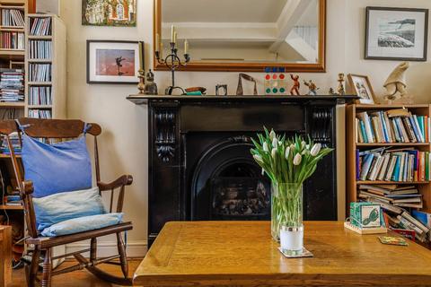 42 Winchester Road, Twickenham, TW1 1LF