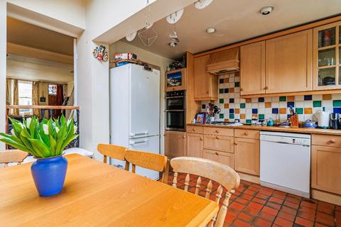 42 Winchester Road, Twickenham, TW1 1LF