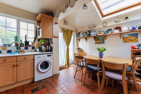 42 Winchester Road, Twickenham, TW1 1LF