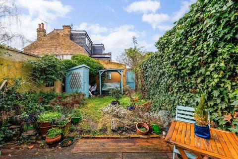 42 Winchester Road, Twickenham, TW1 1LF