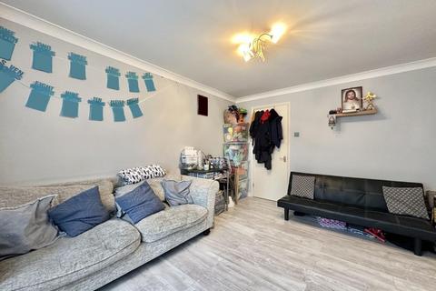 1 bedroom flat for sale, Tollgate Drive, Hayes, UB4 0NW