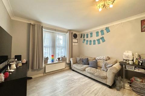 1 bedroom flat for sale, Tollgate Drive, Hayes, UB4 0NW