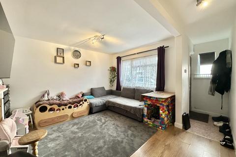 2 bedroom maisonette for sale, The Crescent , Harlington, Middlesex, UB3 5NB