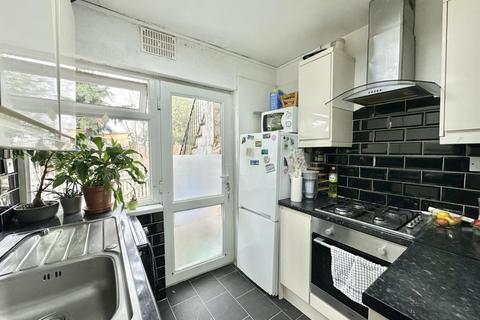 2 bedroom maisonette for sale, The Crescent , Harlington, Middlesex, UB3 5NB