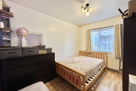 2 bedroom maisonette for sale, The Crescent , Harlington, Middlesex, UB3 5NB