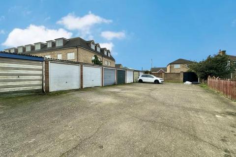 21 Manse Close, Harlington, Hayes, UB3 5ED
