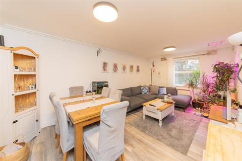 2 bedroom flat for sale, Wilshaw Close, London