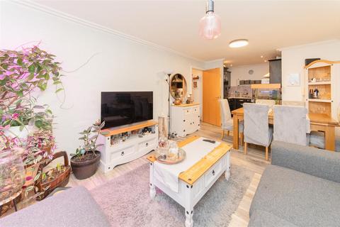 2 bedroom flat for sale, Wilshaw Close, London