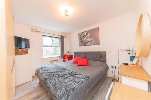 2 bedroom flat for sale, Wilshaw Close, London