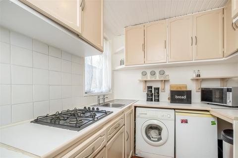 2 bedroom flat for sale, Bathurst Gardens, Kensal Rise, London