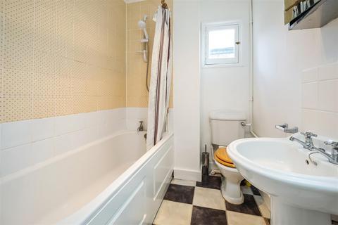 2 bedroom flat for sale, Bathurst Gardens, Kensal Rise, London