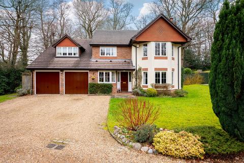 5 bedroom detached house for sale, Pondtail Copse, Horsham, RH12