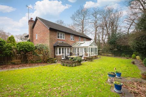 5 bedroom detached house for sale, Pondtail Copse, Horsham, RH12