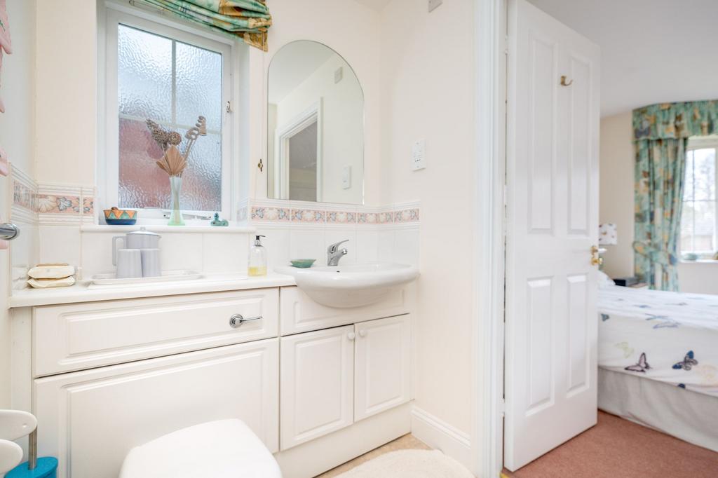 En suite to bedroom two