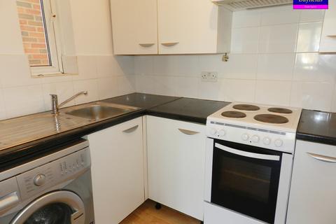 Studio to rent, Park Road, Barnet EN4