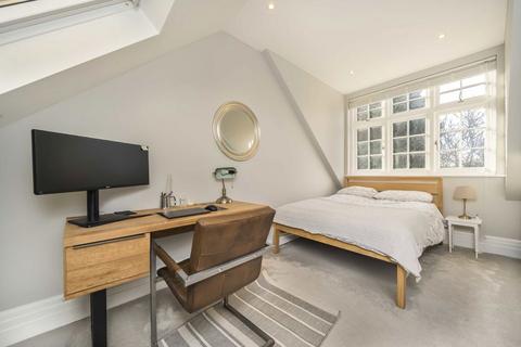 Flat 3, 8 Hart Grove, London, W5 3NB