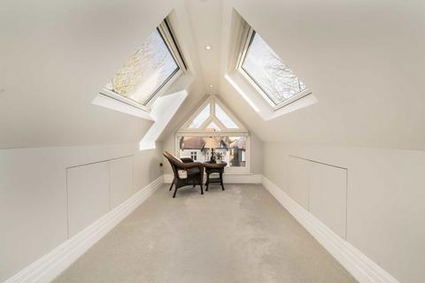 Flat 3, 8 Hart Grove, London, W5 3NB