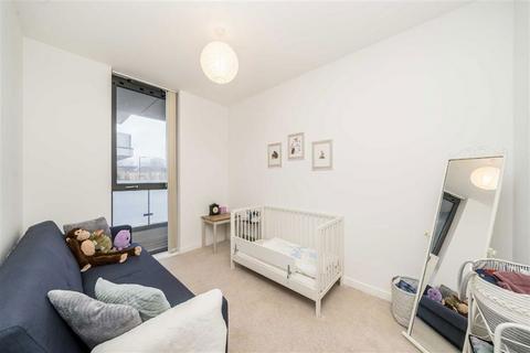 3 bedroom flat to rent, Quebec Way, London SE16