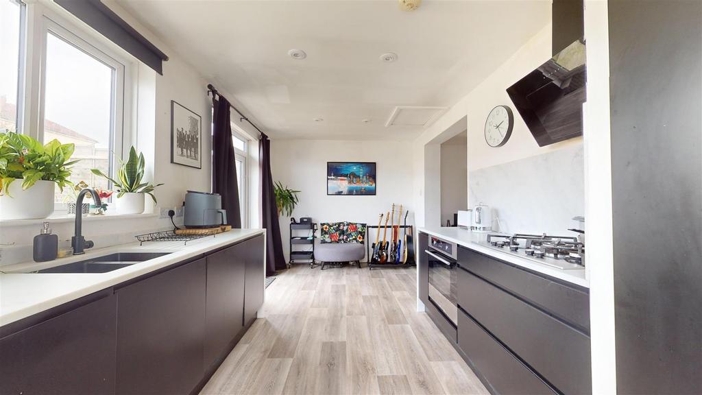 Kitchen/Breakfast Area