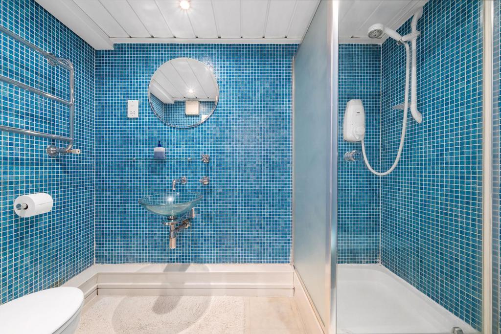 Study ensuite.jpg