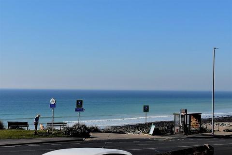 1 bedroom flat for sale, Teynham House, Marine Drive, Saltdean, BN2 8LZ