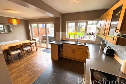 3 bedroom semi-detached house for sale, Sunnyside Gardens, Upminster, RM14