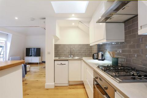 3 bedroom mews to rent, Jacobs Well Mews, Marylebone, W1