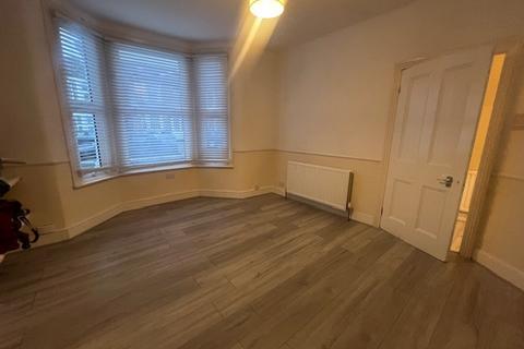 4 bedroom terraced house to rent, Windsor Road, Ilford, Essex, IG1