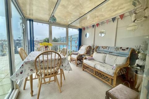 3 bedroom chalet for sale, Valley Close, Newhaven