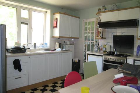 3 bedroom flat to rent, Bromley Road, Brighton BN2