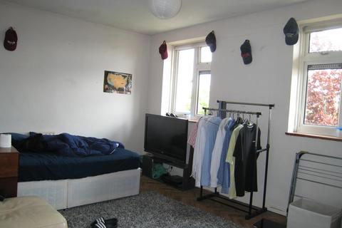 3 bedroom flat to rent, Bromley Road, Brighton BN2