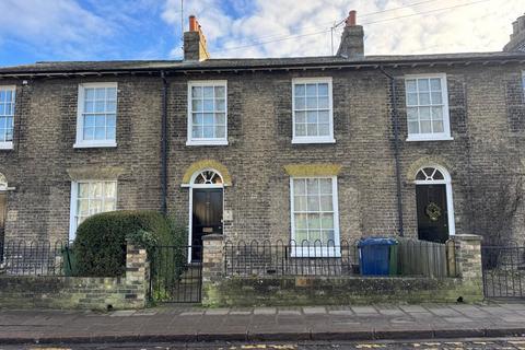 3 bedroom terraced house to rent, New Square, Cambridge, Cambridgeshire