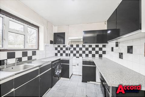 2 bedroom terraced house for sale, Amersham Road, Romford, RM3