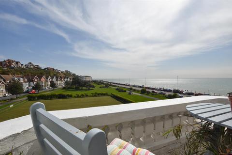 2 bedroom flat for sale, Grosvenor Gardens, St. Leonards-On-Sea