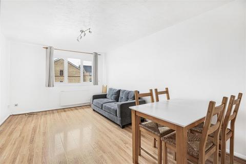 52 Draycott Close, London, NW2 1UN