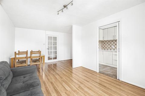 52 Draycott Close, London, NW2 1UN