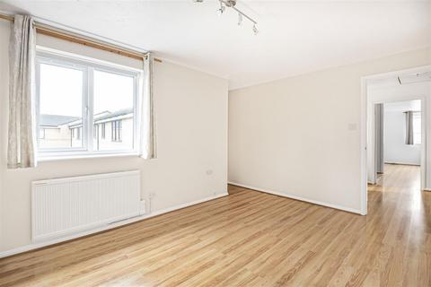 52 Draycott Close, London, NW2 1UN