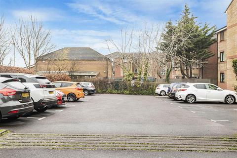 52 Draycott Close, London, NW2 1UN