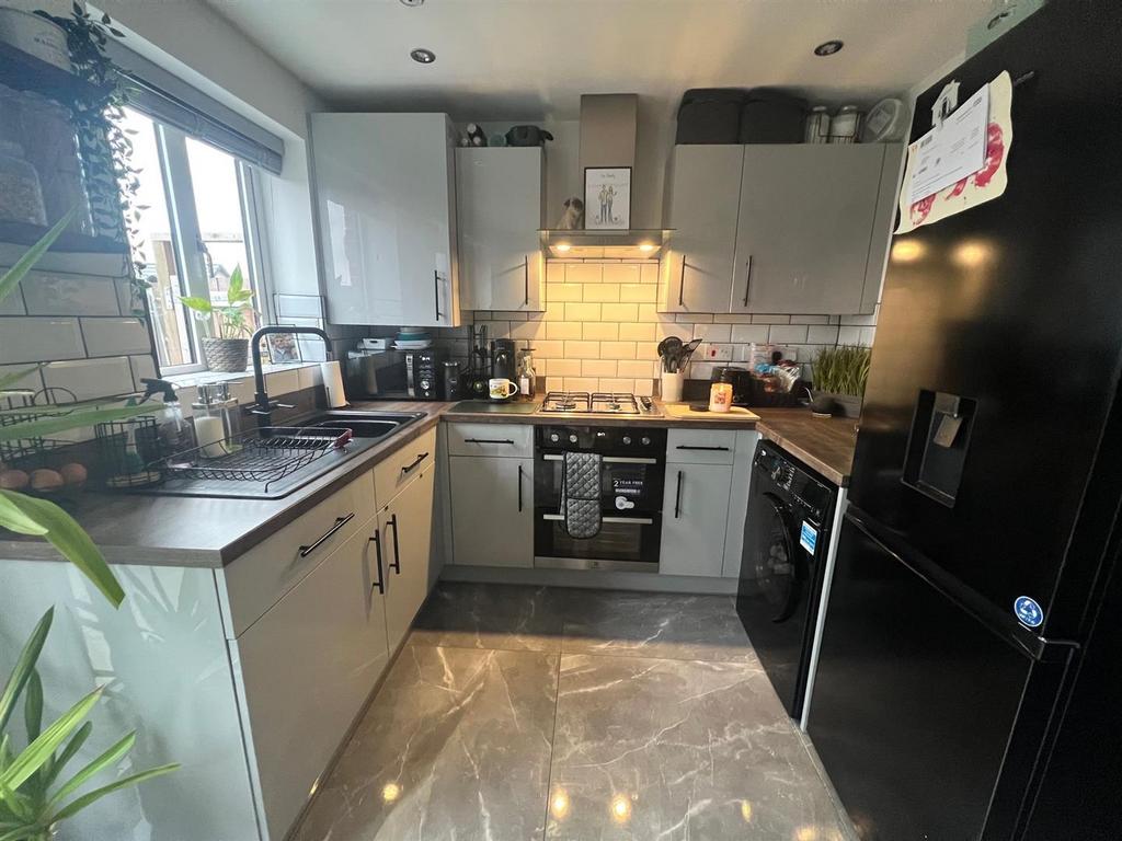 9 crystal cresent kitchen.jpg