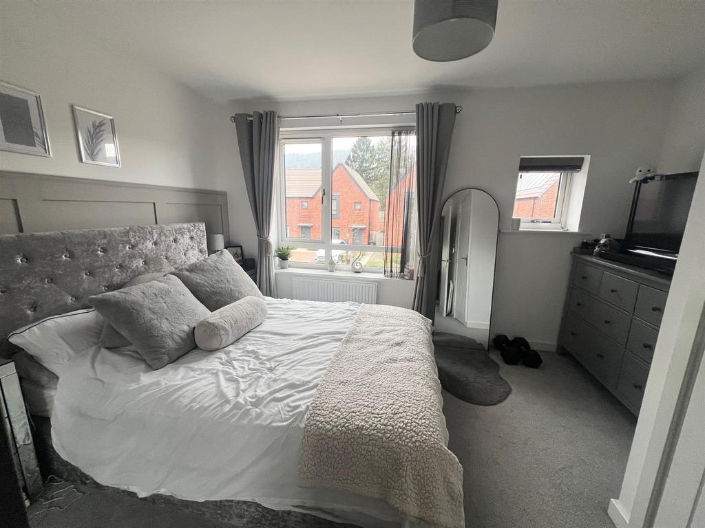 9 crystal cresent bed 1.jpg