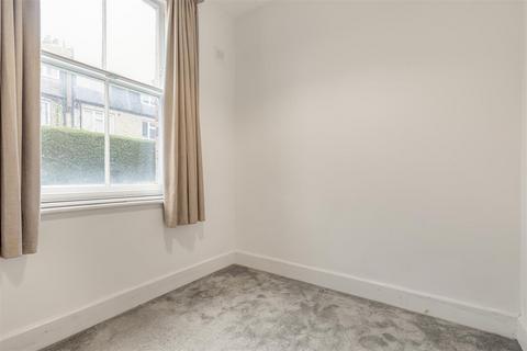 3 bedroom flat to rent, Riverview Gardens, London